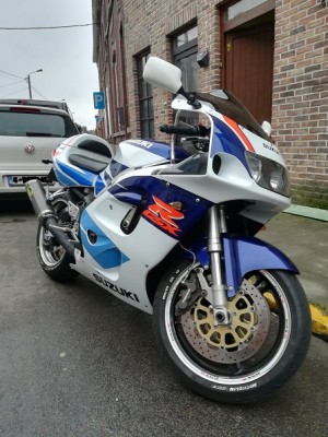 gsxr 750_3 recadré.jpg